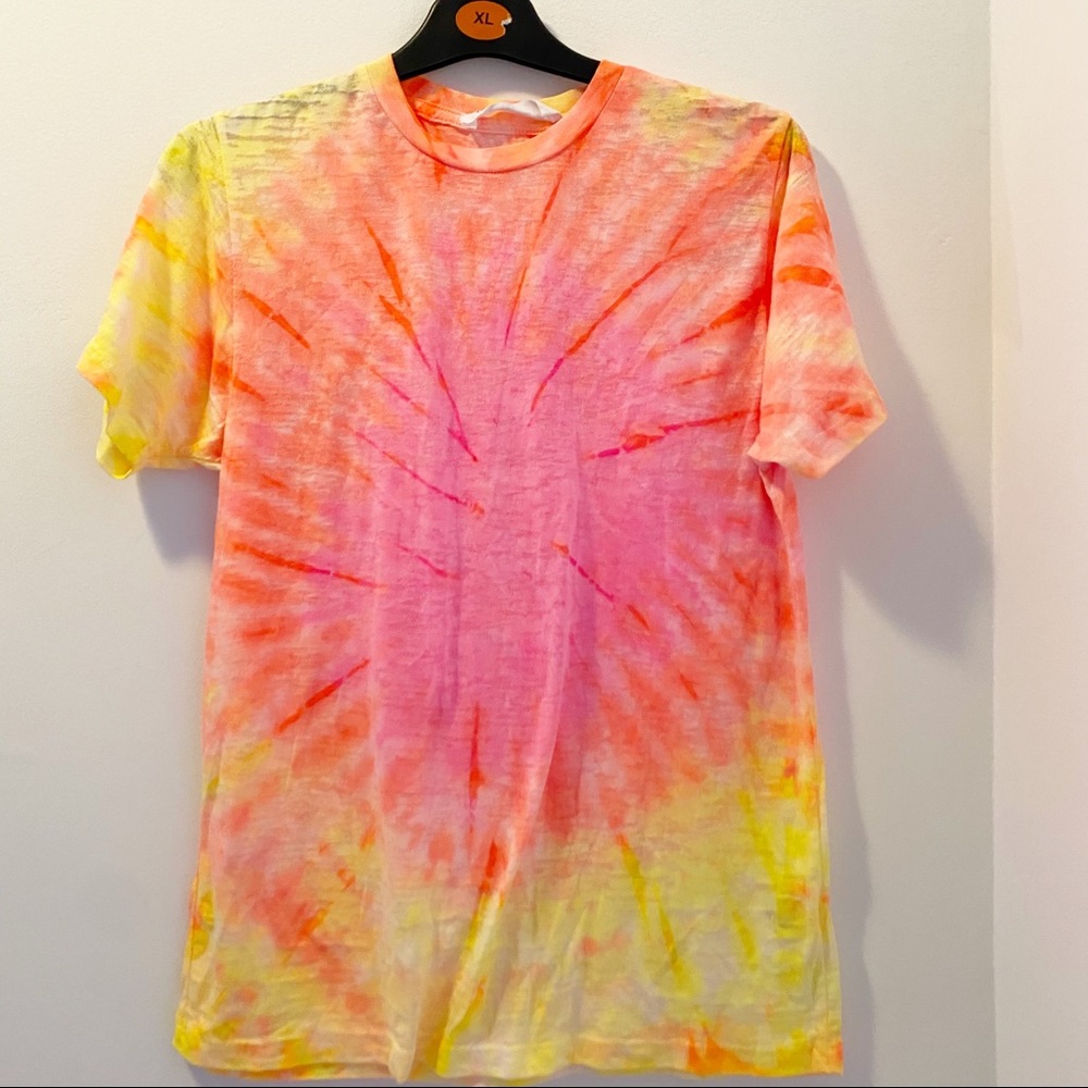 Emma & Sam Tye Die T- Shirt